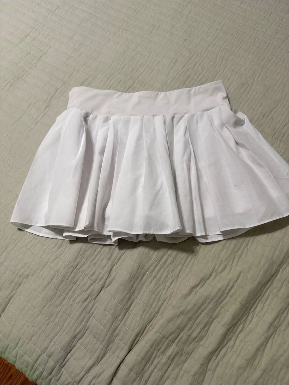 Old Navy Girls White Pleated Mini Skirt with built in shorts and pocket 14/16 XL